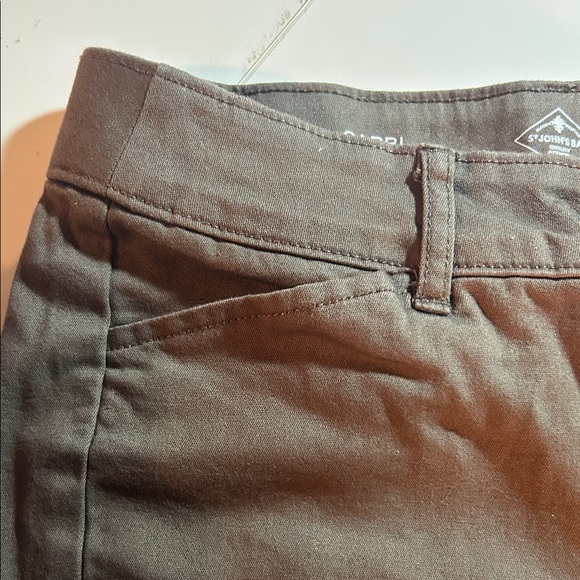St. John's Bay Women's Brown Capris - Picture 8 of 10